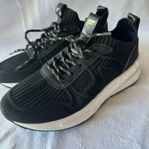 Fabletics Black and White Women’s Sneakers - Size 6